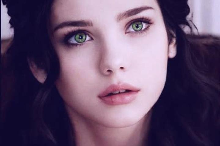 Aurora, 25, a black green-eyed european companion based in Mabashi. Offering Deep French Kissing, Travel Companion, Roleplay, Girlfriend Experience. Availabl...