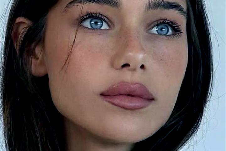 Aurora, 25, a brunette brown-eyed indian companion based in Johannisthal. Offering OWO, Striptease, BDSM, Erotic Massage, Domination. Available for incall an...