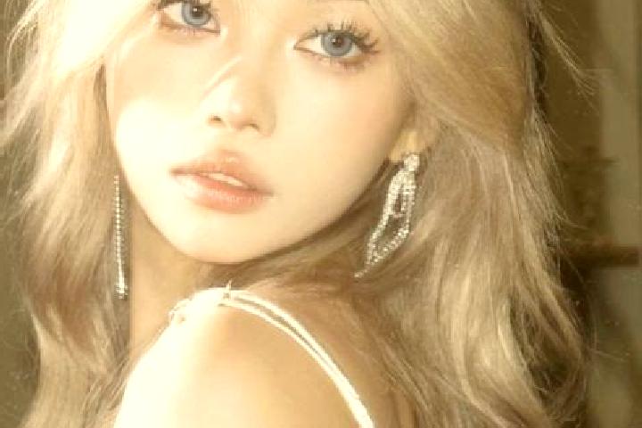 Aurora, 25, a platinum blonde amber-eyed asian companion based in Fruitland. Offering GFE, OWO. Available for incall and outcall, overnight bookings available.