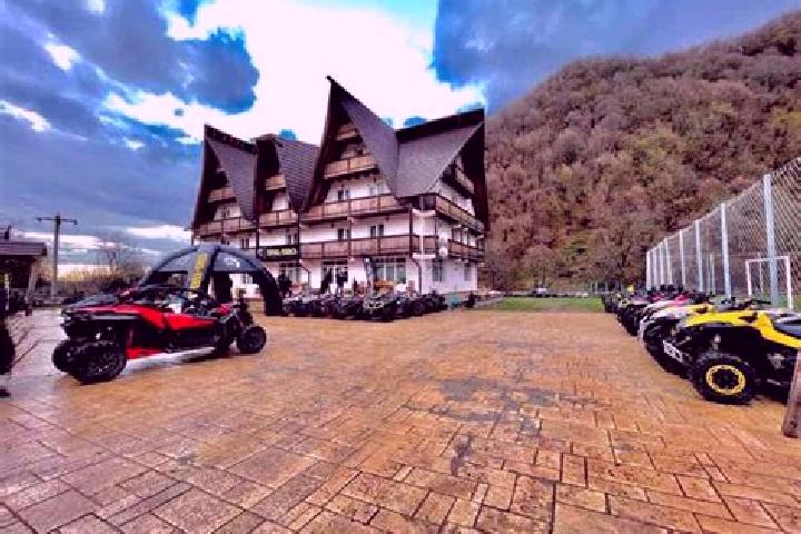 Aurora, 25 — Escort in Borlova, Romania