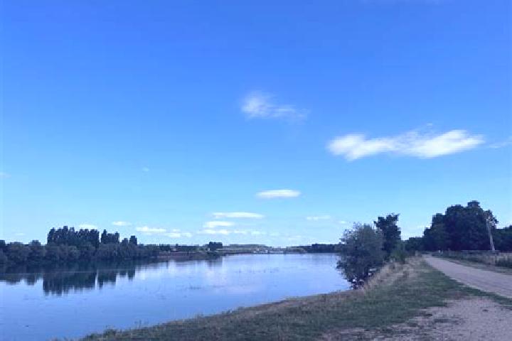 Aurora, 25 — Escort in Fleurieu-sur-Saone, France
