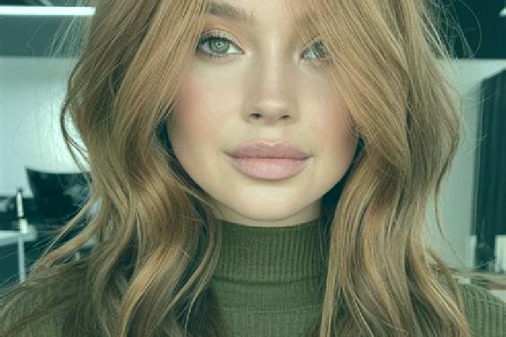 Aurora, 26, a auburn grey-eyed mixed companion based in La Providencia Siglo XXI. Offering 69, A-Level. Available for incall and outcall, day and evening dates.