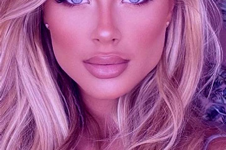 Aurora, 26, a blonde blue-eyed latina companion based in Runcu Salvei. Offering Travel Companion, CIM, Couples, Domination. Available for incall and outcall,...