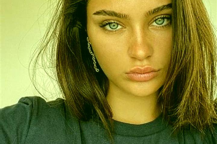 Aurora, 26, a brunette dark-eyed mixed companion based in Pinglin. Offering Striptease. Available for incall and outcall, day and evening dates.