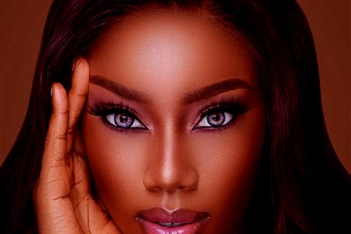 Aurora, 26, a chestnut blue-eyed ebony companion based in Zaratan. Offering OWO, Domination. Available for incall and outcall, day and evening dates.