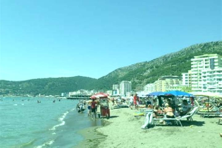 Aurora, 26 — Escort in Kallmet, Albania