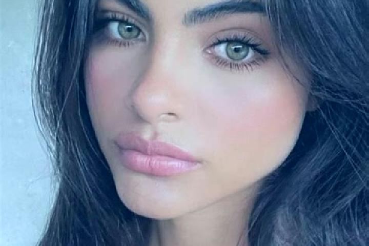 Aurora, 27, a brunette brown-eyed european companion based in North Devon. Offering Striptease, Massage, BDSM. Available for incall and outcall, overnight bo...