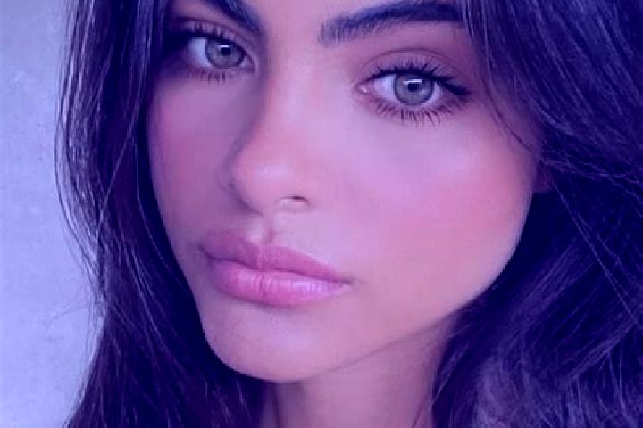 Aurora, 27, a brunette dark-eyed mediterranean companion based in Mahandougou. Offering GFE, BDSM, Party Girl. Available for incall and outcall, overnight bo...
