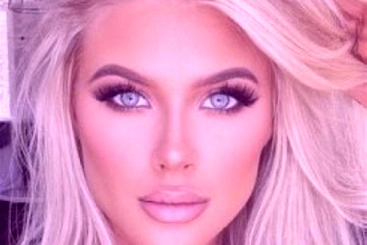 Aurora, 27, a platinum blonde blue-eyed ebony companion based in Sibambe. Offering Deep French Kissing, Prostate Massage, Domination. Available for incall an...
