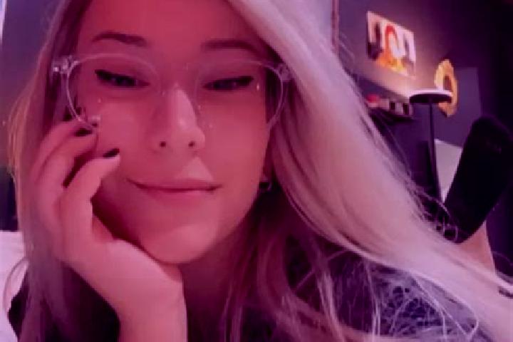 Aurora, 28, a blonde dark-eyed indian companion based in Volodarskogo. Offering Striptease, Roleplay, Prostate Massage, CIM. Available for incall and outcall...