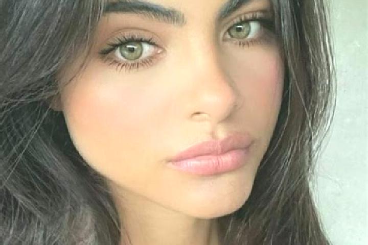 Aurora, 28, a brunette green-eyed latina companion based in Rejiche. Offering Overnight, BDSM. Available for incall and outcall, overnight bookings available.