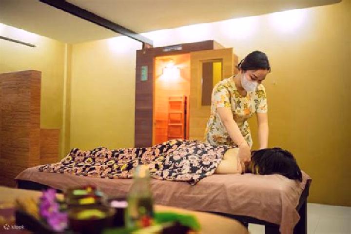 Aurora, 28, a brunette grey-eyed asian companion based in Kampung Tanjung Keling. Offering Massage, Deep French Kissing, Domination, Duos. Available for inca...