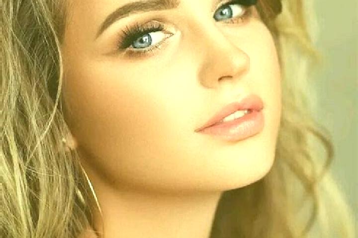 Aurora, 28, a dark blonde blue-eyed slavic companion based in Kubangsari. Offering Girlfriend Experience, Deep French Kissing, Dinner Date, Overnight. Availa...