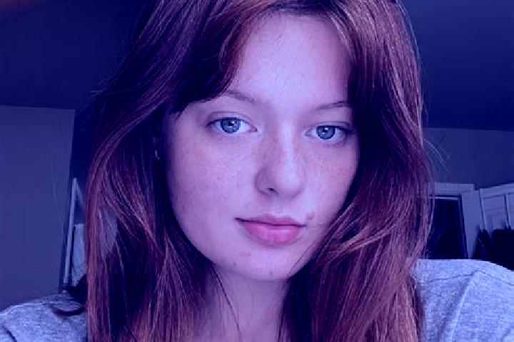 Aurora, 28, a red green-eyed caucasian companion based in Dehgolan. Offering Travel Companion, Duos, GFE. Available for incall and outcall, day and evening d...