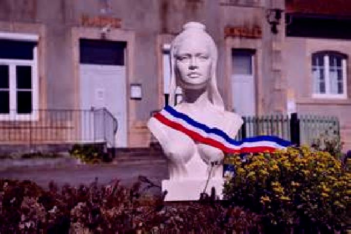 Aurora, 29 — Escort in Bonnee, France