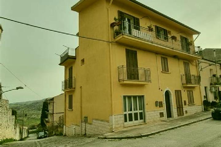 Aurora, 29 — Escort in Chiusa Sclafani, Italy