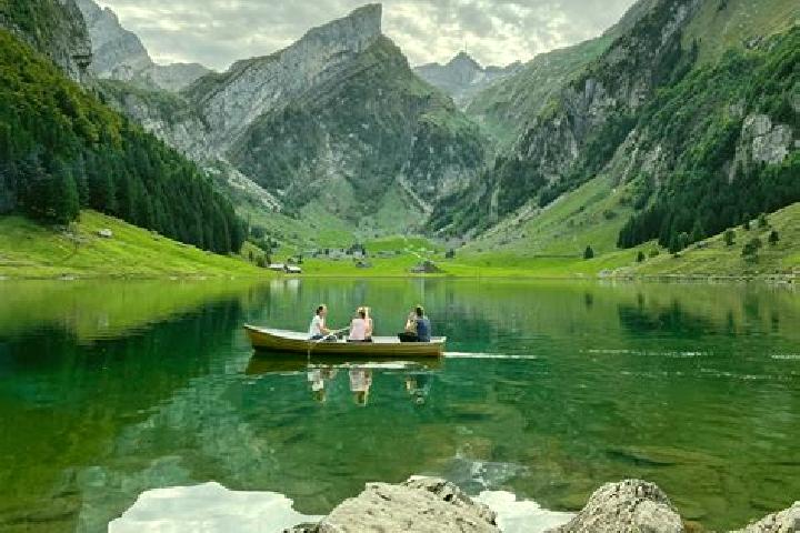Aurora, 29 — Escort in Laubisser, Switzerland