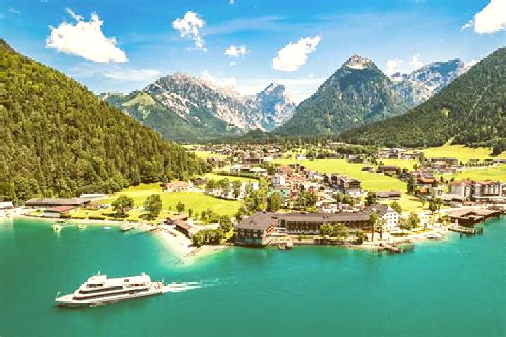 Aurora, 29 — Escort in Pertisau, Austria