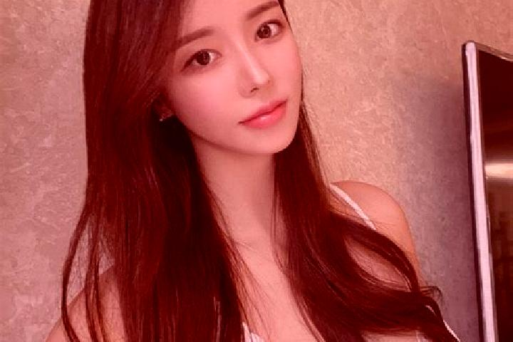 Aurora, 29 — Escort in Songshi, China