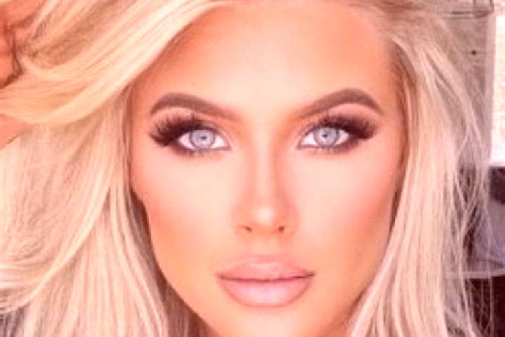 Aurora, 30, a platinum blonde amber-eyed latina companion based in Haydon Bridge. Offering Fetish, Roleplay, Tantra. Available for incall and outcall, day an...