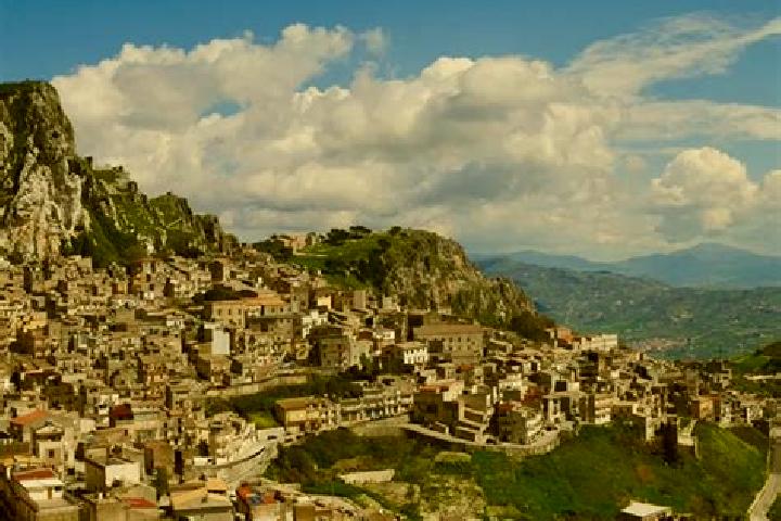Aurora, 30 — Escort in Caltabellotta, Italy