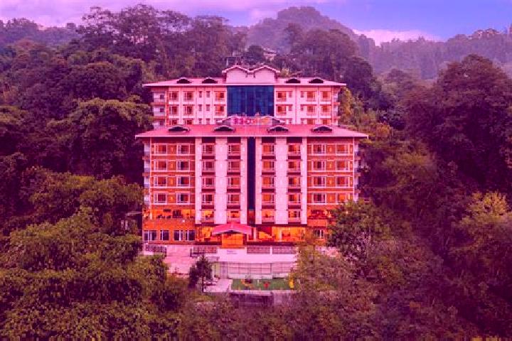 Aurora, 30 — Escort in Gangtok, India
