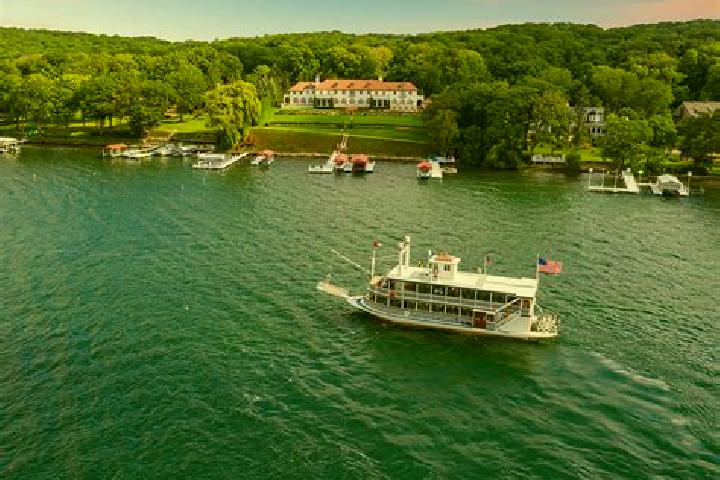 Aurora, 30 — Escort in Lake Geneva, United States