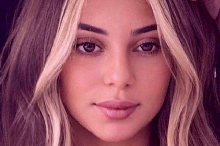 Aurora, 31, a blonde brown-eyed european companion based in Ikom. Offering Massage, 69, CIM. Available for incall and outcall, day and evening dates.