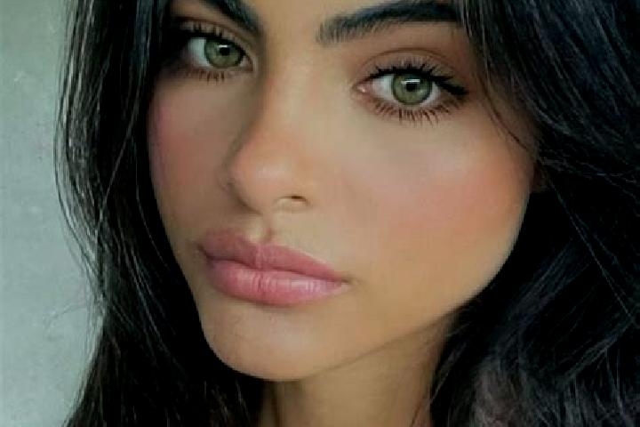 Aurora, 31, a brunette green-eyed latina companion based in Lupionopolis. Offering Roleplay, Deep French Kissing, Travel Companion, BDSM. Available for incal...