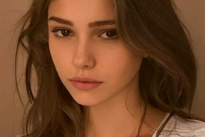 Aurora, 31, a chestnut grey-eyed slavic companion based in Goeda. Offering Prostate Massage, Massage, OWO, Duos. Available for incall and outcall, day and ev...