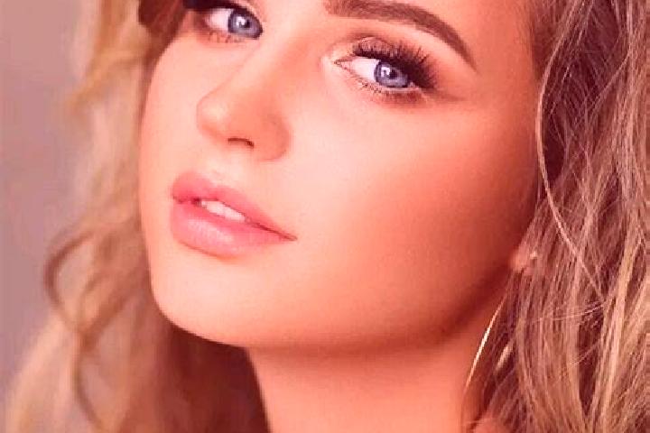 Aurora, 31, a dark blonde blue-eyed ebony companion based in San Severo. Offering BDSM, Party Girl, A-Level, 69. Available for incall and outcall, day and ev...