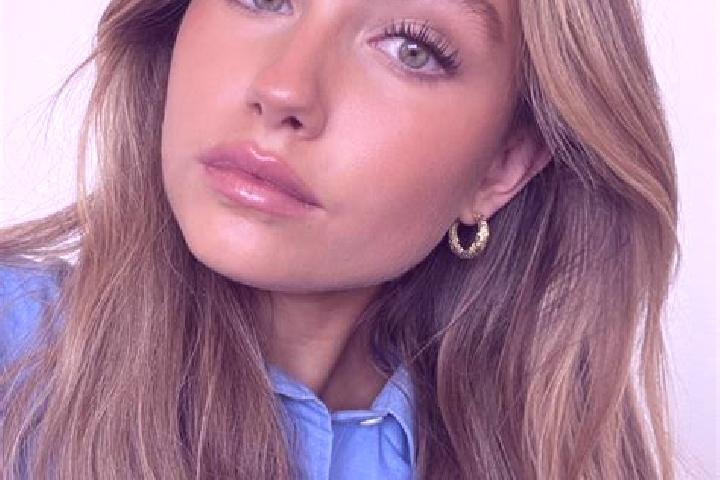 Aurora, 31, a dark blonde green-eyed middle eastern companion based in Hamilton Parish. Offering A-Level, 69, Party Girl. Available for incall and outcall, d...