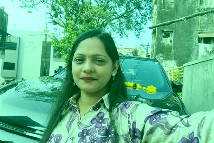 Aurora, 31 — Escort in Chikhli, India