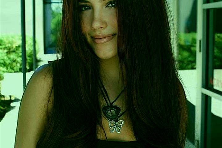 Aurora, 32, a auburn dark-eyed european companion based in Japura. Offering Couples, Travel Companion, Deep French Kissing, CIM, Roleplay. Available for inca...