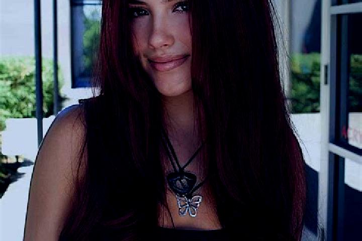 Aurora, 32, a auburn dark-eyed mixed companion based in Comares. Offering CIM, Fetish. Available for incall and outcall, day and evening dates.