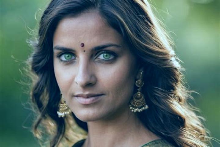 Aurora, 32, a brunette green-eyed indian companion based in Balassagyarmat. Offering BDSM, Tantra, Overnight. Available for incall and outcall, day and eveni...