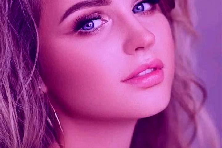 Aurora, 32, a dark blonde blue-eyed slavic companion based in Pogag. Offering 69, GFE, Couples, Striptease, Girlfriend Experience. Available for incall and o...