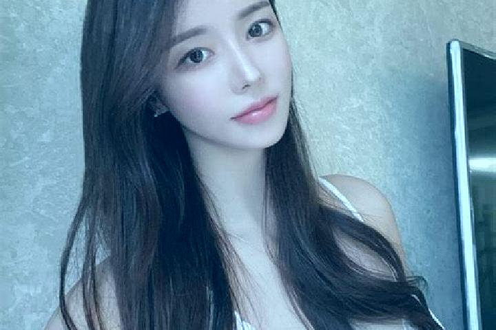 Aurora, 32 — Escort in Yonggu, China