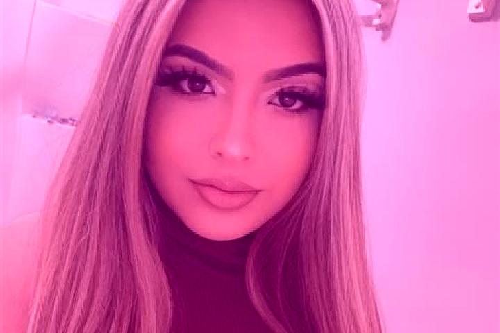 Aurora, 33, a blonde brown-eyed latina companion based in Alerheim. Offering Couples, Massage, OWO, Party Girl, Duos. Available for incall and outcall, day a...
