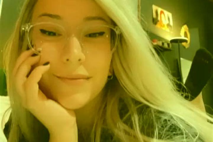 Aurora, 33, a blonde grey-eyed ebony companion based in El Chico. Offering GFE, Couples. Available for incall and outcall, overnight bookings available.