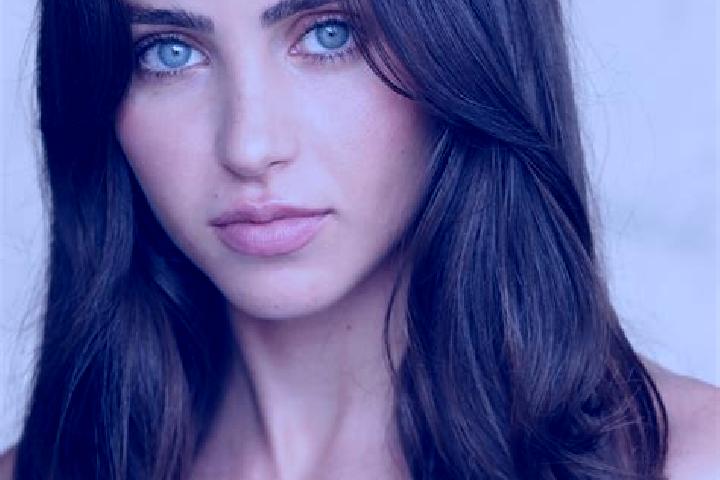 Aurora, 33, a brunette hazel-eyed mediterranean companion based in Jungingen. Offering Massage, Tantra, Deep French Kissing, Couples. Available for incall an...
