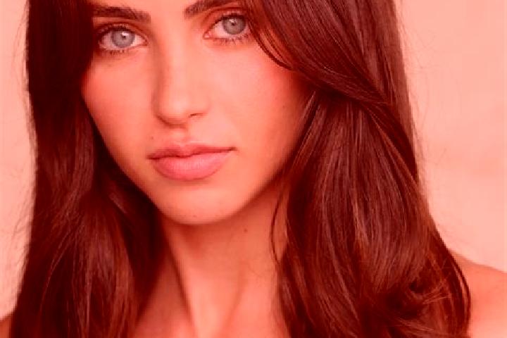 Aurora, 33, a chestnut dark-eyed european companion based in Macarani. Offering Duos, Prostate Massage, Striptease, Domination. Available for incall and outc...