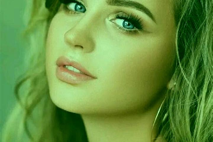 Aurora, 33, a dark blonde blue-eyed ebony companion based in Dourdain. Offering Striptease, GFE, Travel Companion, Party Girl. Available for incall and outca...