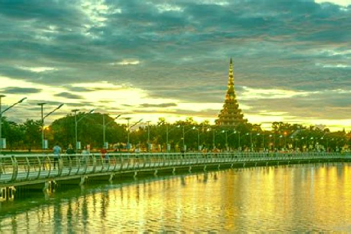 Aurora, 33 — Escort in Si Chomphu, Thailand