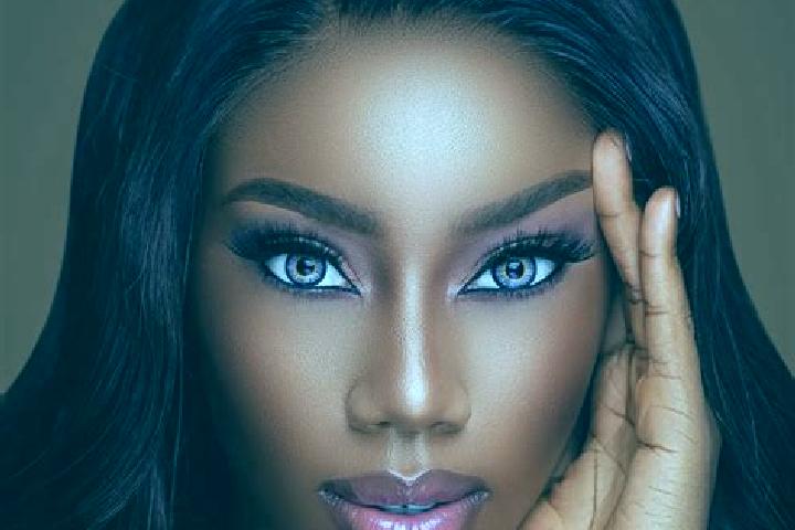 Aurora, 34, a auburn blue-eyed ebony companion based in Weeze. Offering Striptease, Deep French Kissing, CIM, 69, Overnight. Available for incall and outcall...