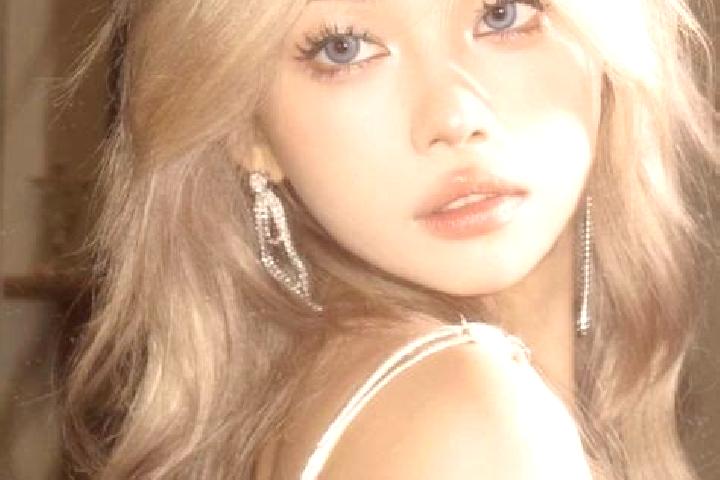 Aurora, 34, a blonde blue-eyed asian companion based in Ditrau. Offering A-Level, Overnight, Duos. Available for incall and outcall, day and evening dates.