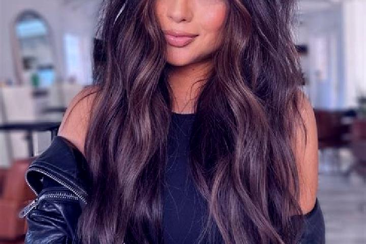 Aurora, 34, a brunette dark-eyed caucasian companion based in Xidian. Offering GFE, Couples, OWO, 69. Available for incall and outcall, day and evening dates.