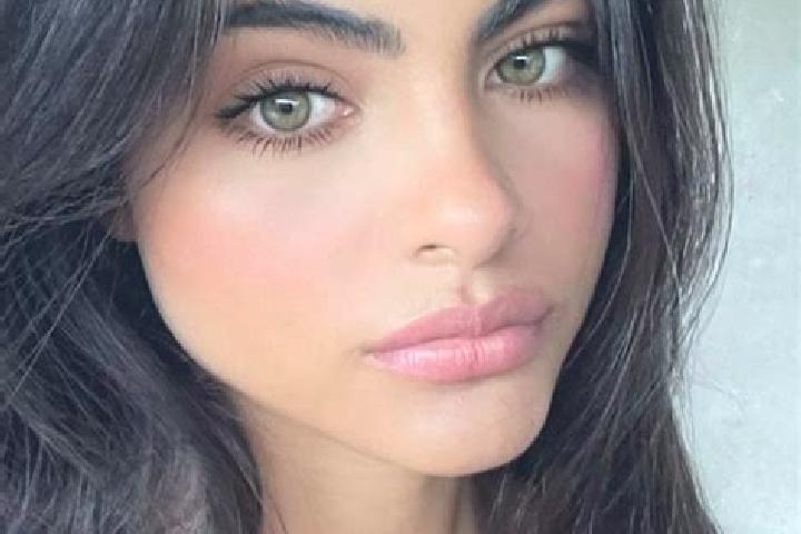 Aurora, 34, a brunette grey-eyed indian companion based in Hanur. Offering 69, Dinner Date, Duos, OWO. Available for incall and outcall, overnight bookings a...
