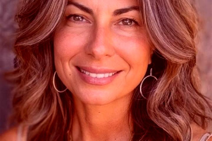 Aurora, 34, a brunette grey-eyed mediterranean companion based in Santa Cruz del Norte. Offering Roleplay, Duos, Party Girl, GFE, Couples. Available for inca...