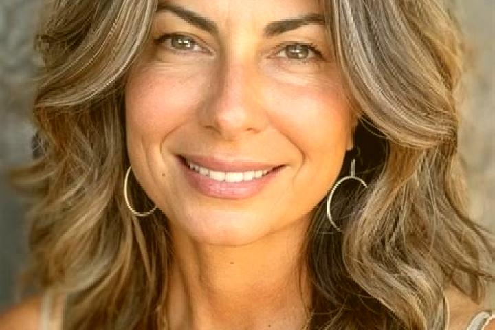 Aurora, 34, a brunette grey-eyed slavic companion based in Sint-Maria-Latem. Offering Roleplay, Prostate Massage, Erotic Massage, Striptease, Dinner Date. Av...